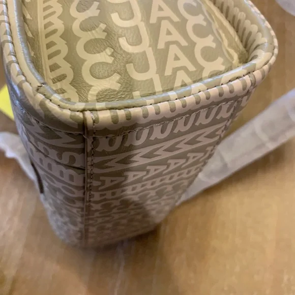 Marc Jacobs Beige Logo Mini Bag. Top handle and crossbody - Picture 13 of 14